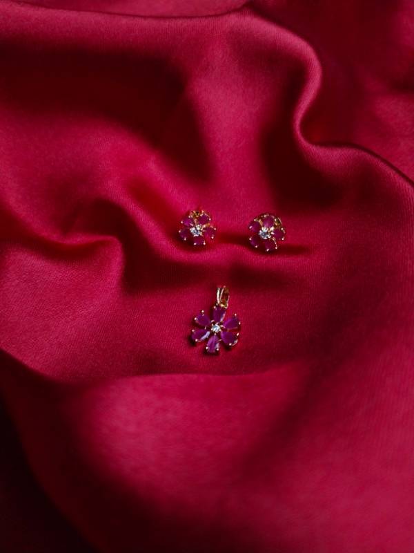 Roselle-rose red pendant and earring set