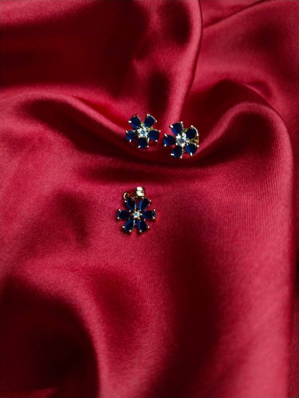 Azulyn-navy blue pendant and earing set