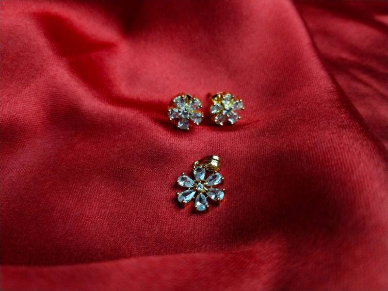 Luminara- Diamond white pendant and earring set