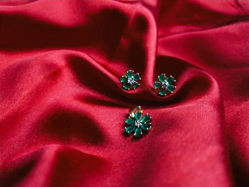 verdora- emerald green pendant and earing set