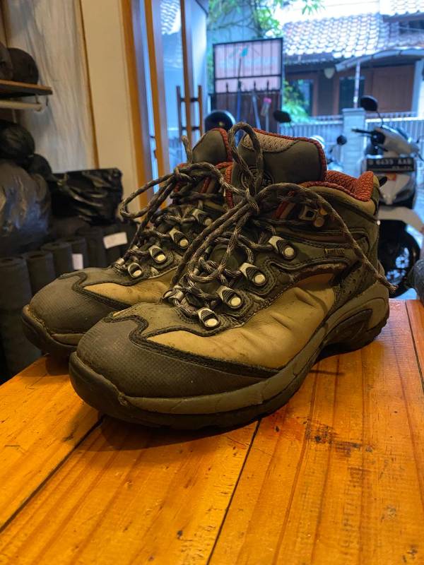 Sewa Sepatu Gunung | Like Beans 41/42