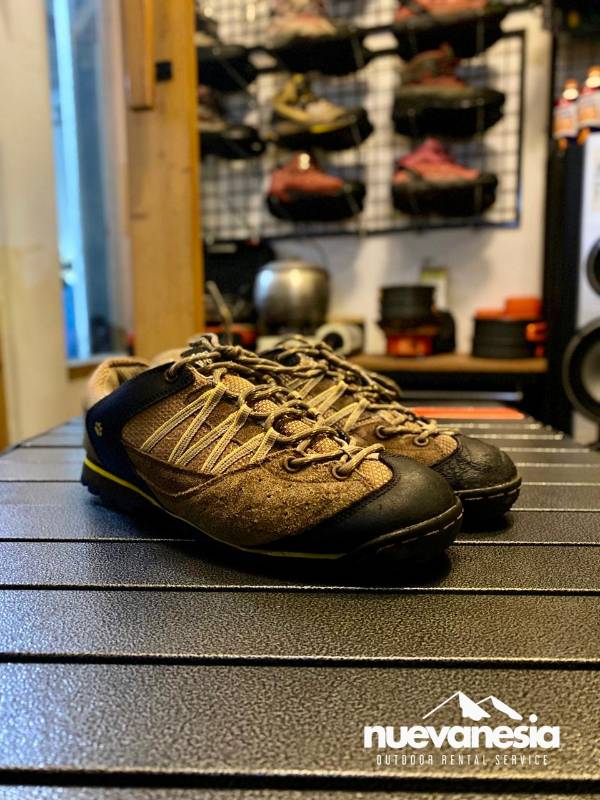 Sewa Sepatu Gunung | Jack Wolf Skin 40