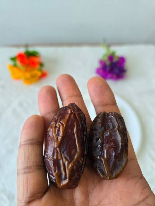 1 Kg Madjood Dates | Bigger Size | Imported from Jordan | Free Cash on Delivery