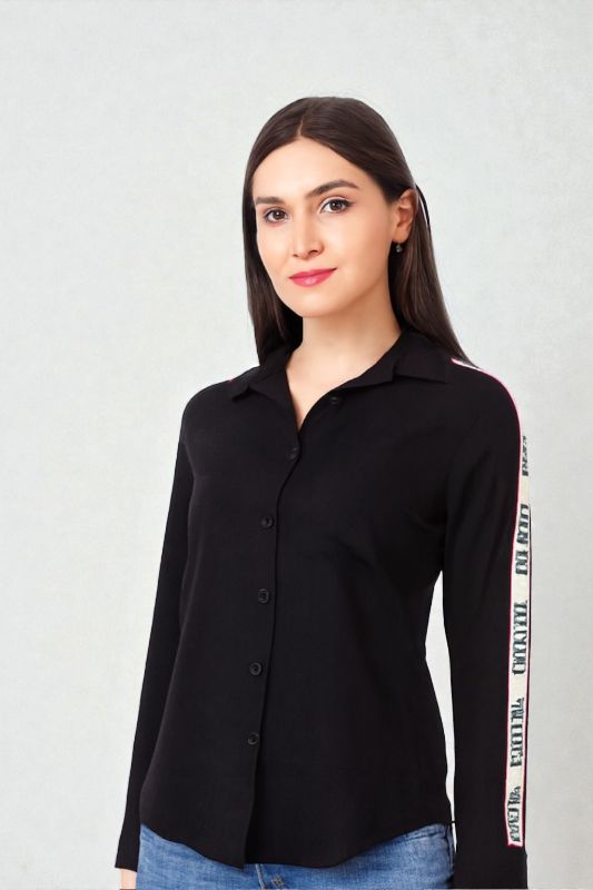 Franela Manga Larga con detalle de letras en las mangas