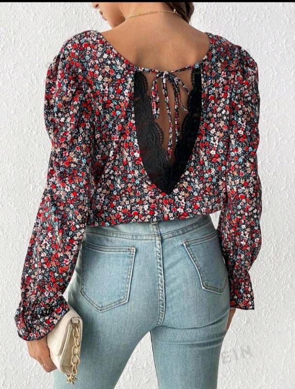 Blusa manga larga diseño de flores SHEIN