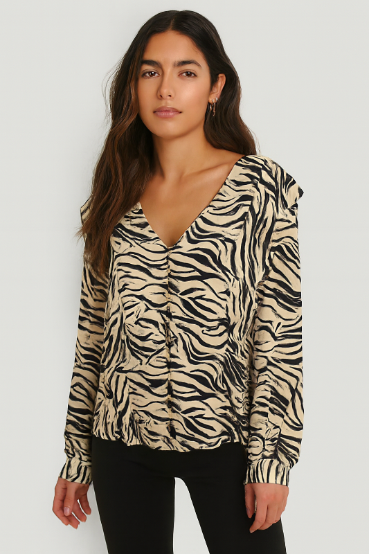 Blusa con estampado tipo cebra en tonos negro y beige