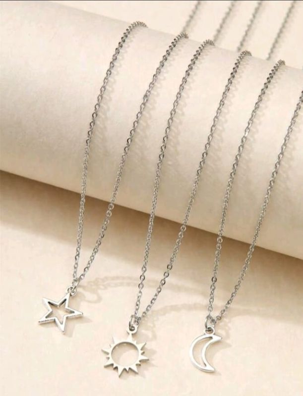 Cadenas con dije plateado