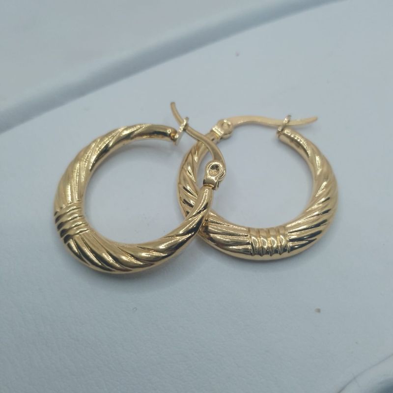 Argollas doradas con diseños