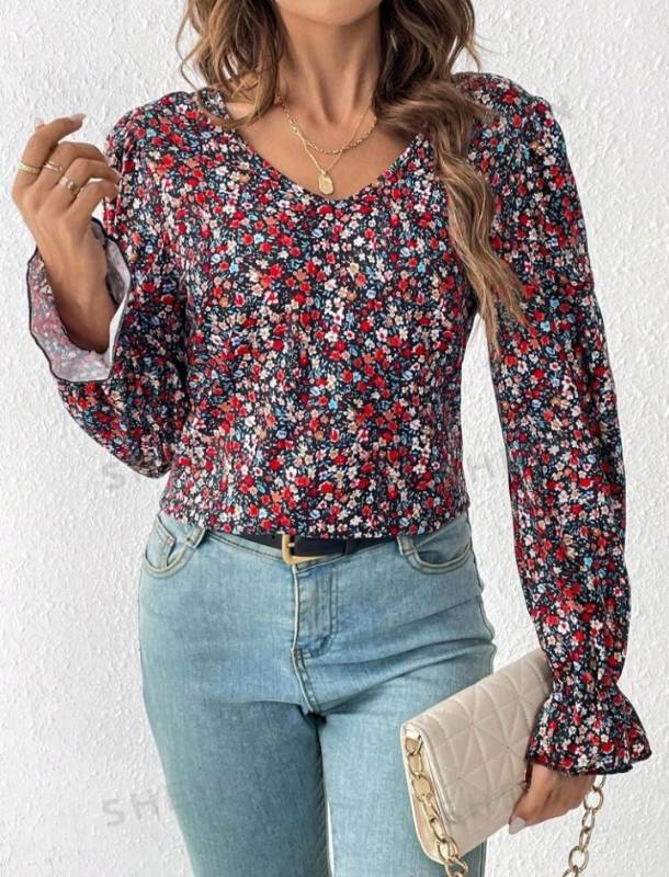Blusa manga larga diseño de flores SHEIN