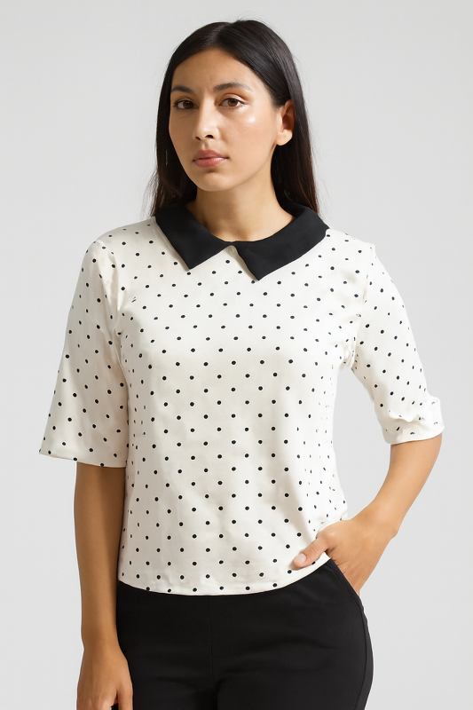 Blusa blanca con lunares negros