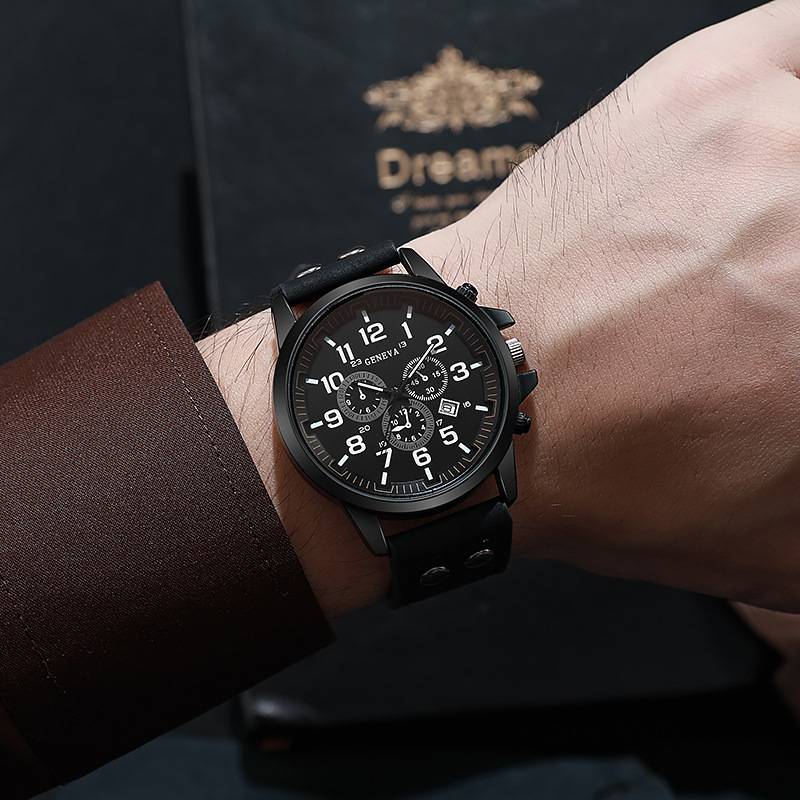 Reloj de cuarzo con correa de cuero para caballero