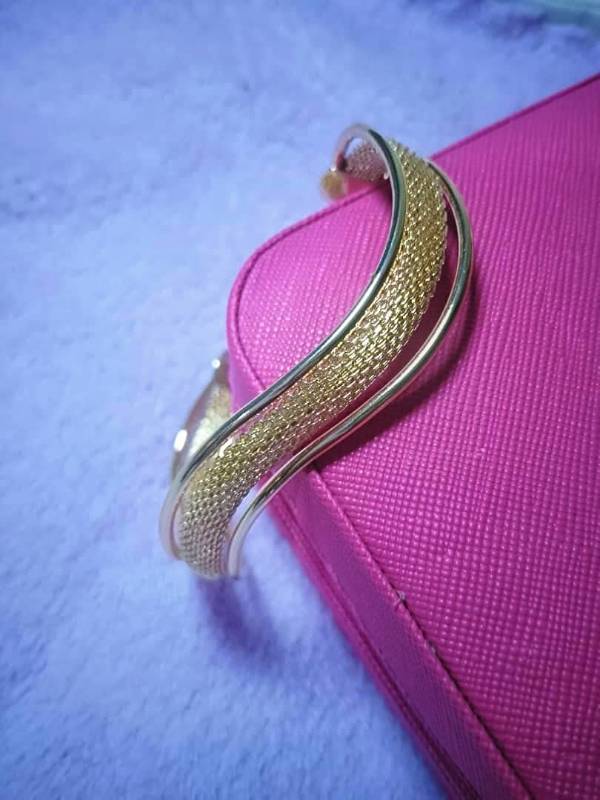 Brazalete para Dama modelo de ondas