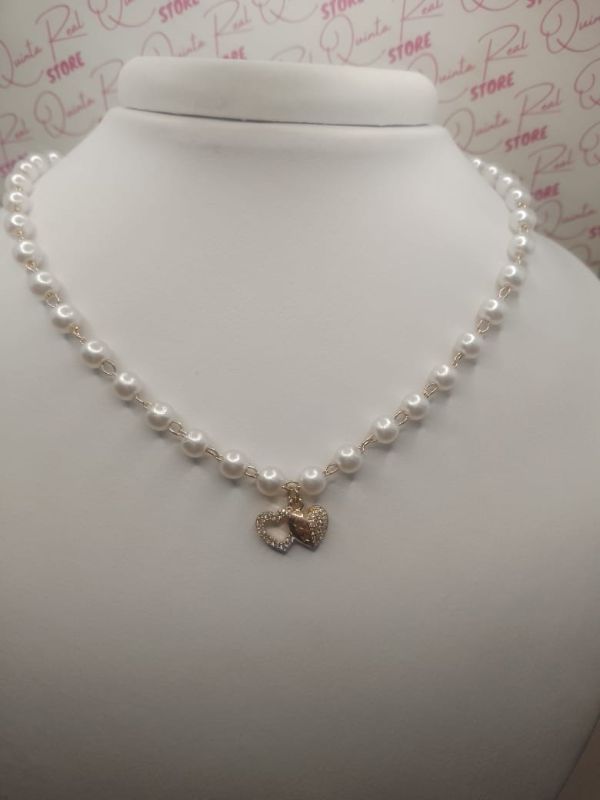 Collar de perlas con dije