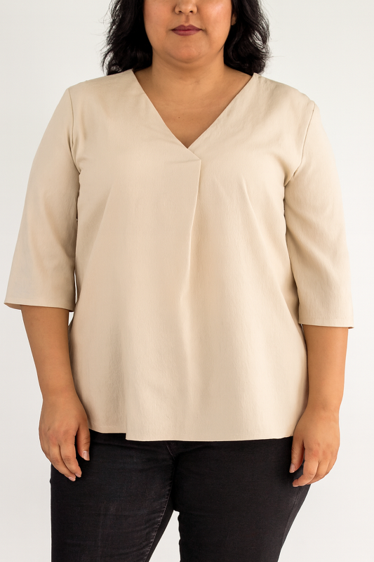 Blusa beige de corte elegante