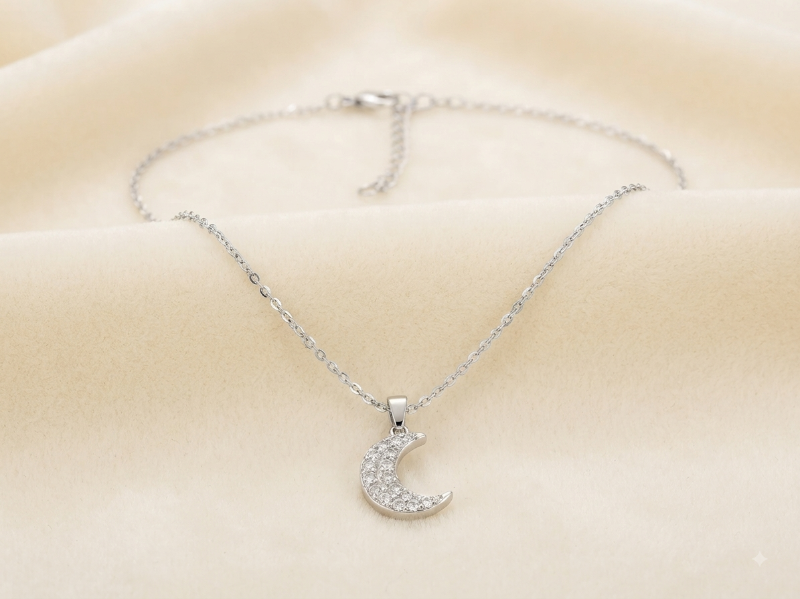 Cadena con dije de luna