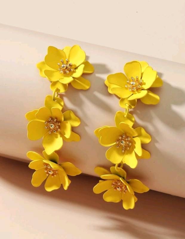 Pendientes Largos de Flores Amarillas