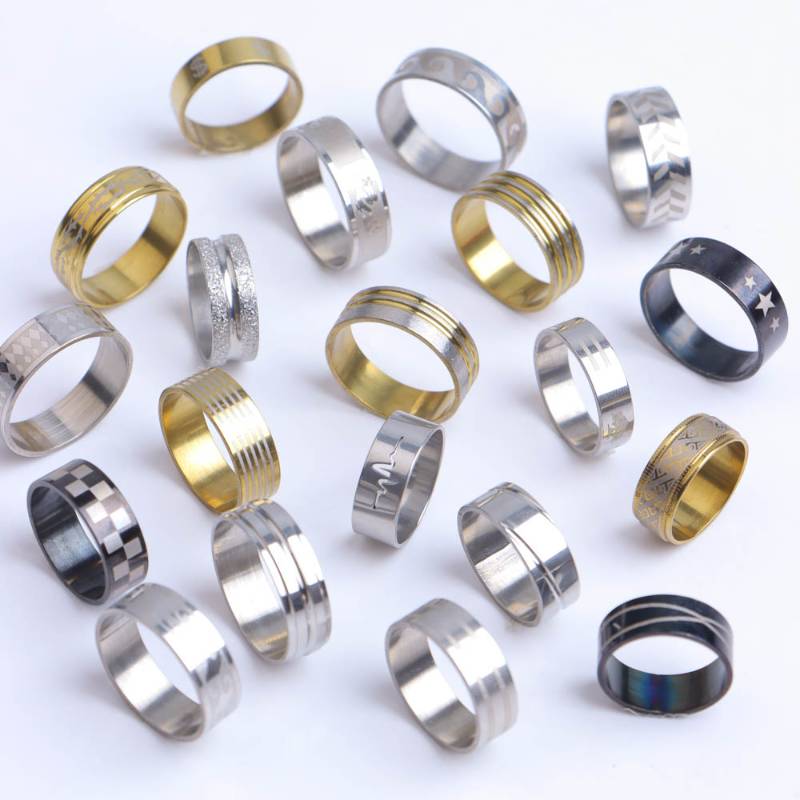 Anillos de acero colores con varios modelos