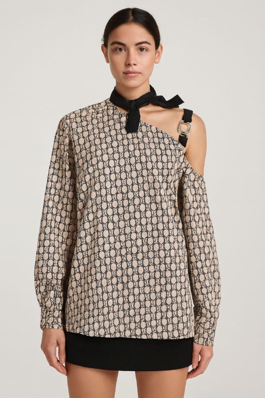 Blusa de manga larga con escote asimétrico