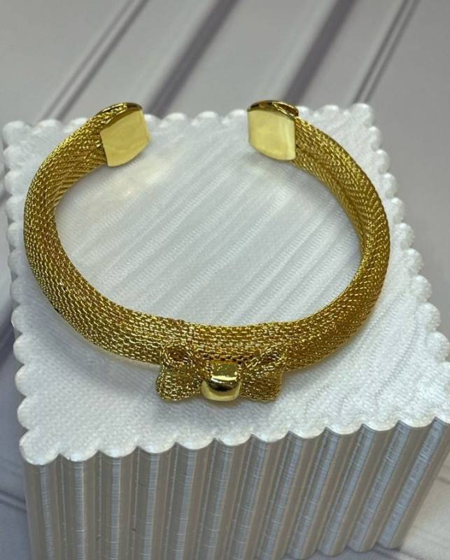 Brazalete con diseño de Lazo