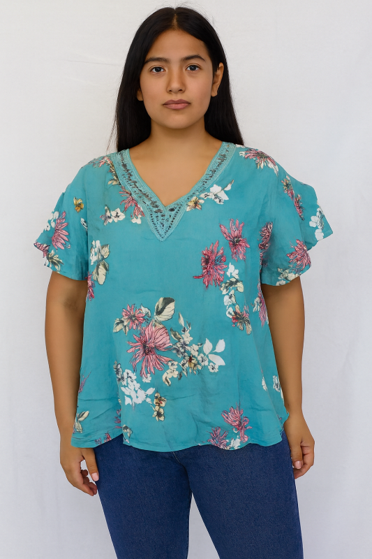 Blusa con estampado floral y detalles de encaje