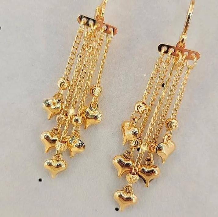 Argollas con dijes de corazones