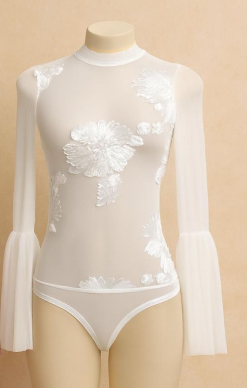 Body de manga larga confeccionado en tela transparente con bordado