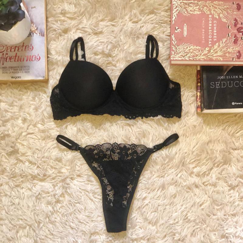 CONJUNTO TAZA Y APLIQUES DE ENCAJE MAITÉ