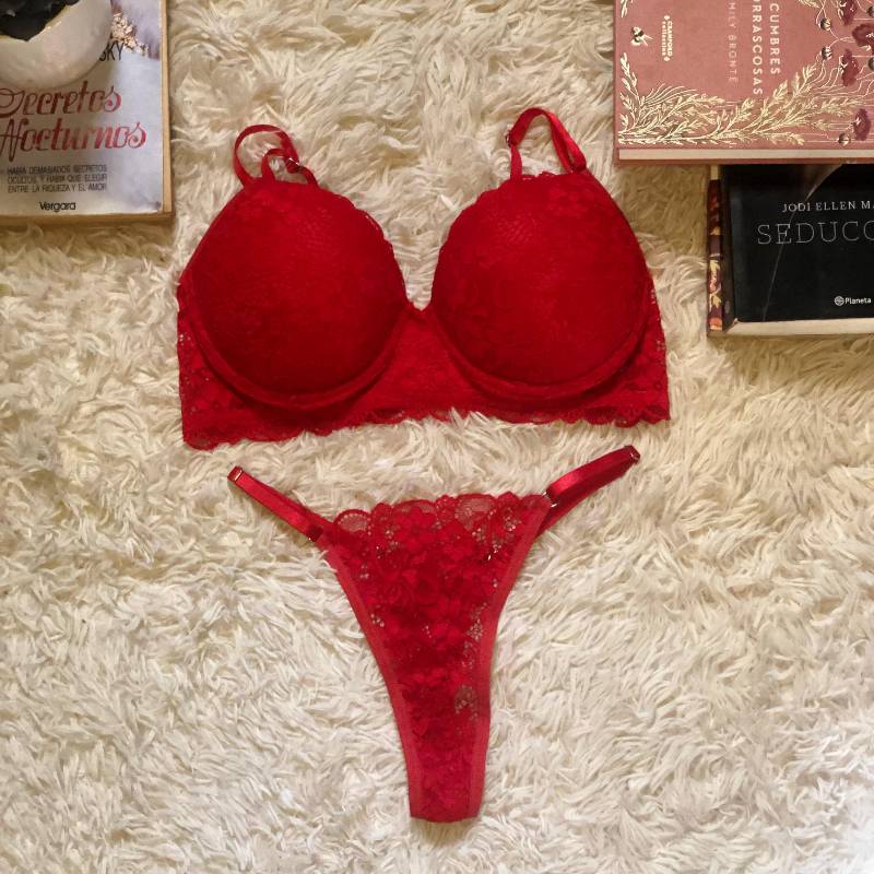 CONJUNTO TAZA Y APLIQUES DE ENCAJE