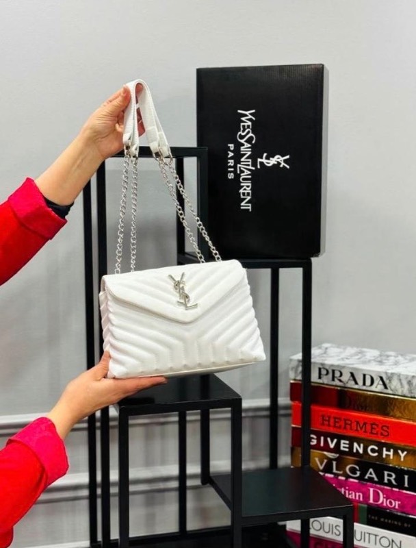 حقيبة كتف فاخرة من YSL