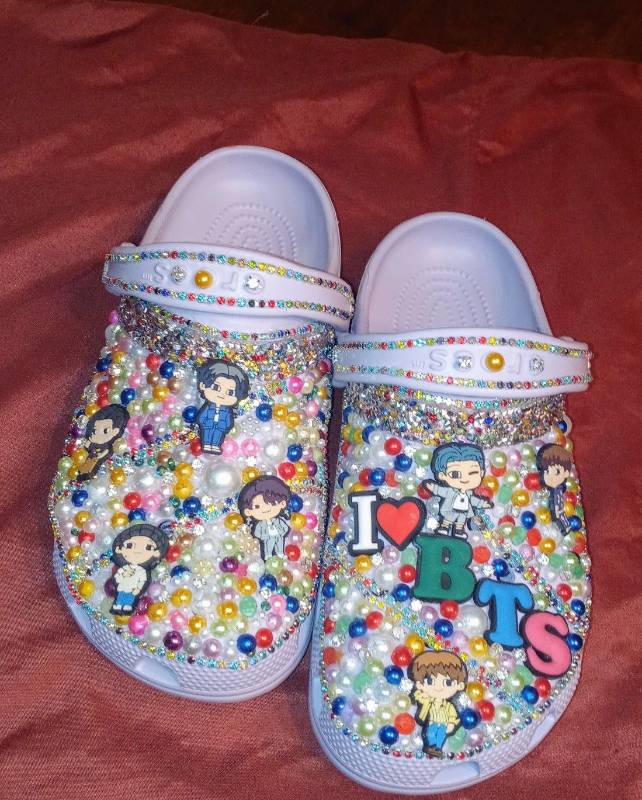 STYLISH CUSTOME BEADED CROCS