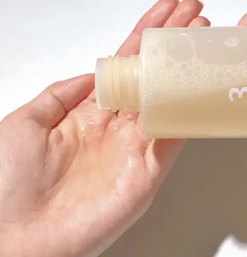 N03
Super Glowing Essence Toner