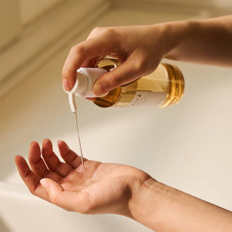 Madagascar Centella
Light Cleansing Oil