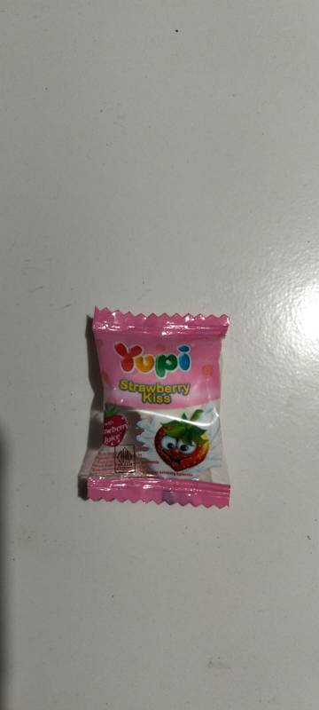 Yupi Strawberry Kiss