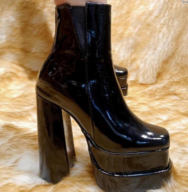 Referencia  Bratz charol