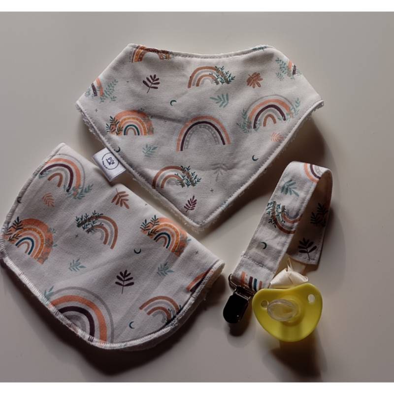 kit  Milo de 3 piezas, babero, portachupete y babita