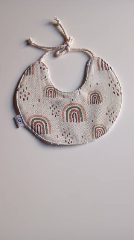 Babero redondo arcoiris