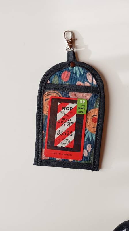 Llavero porta sube botanico