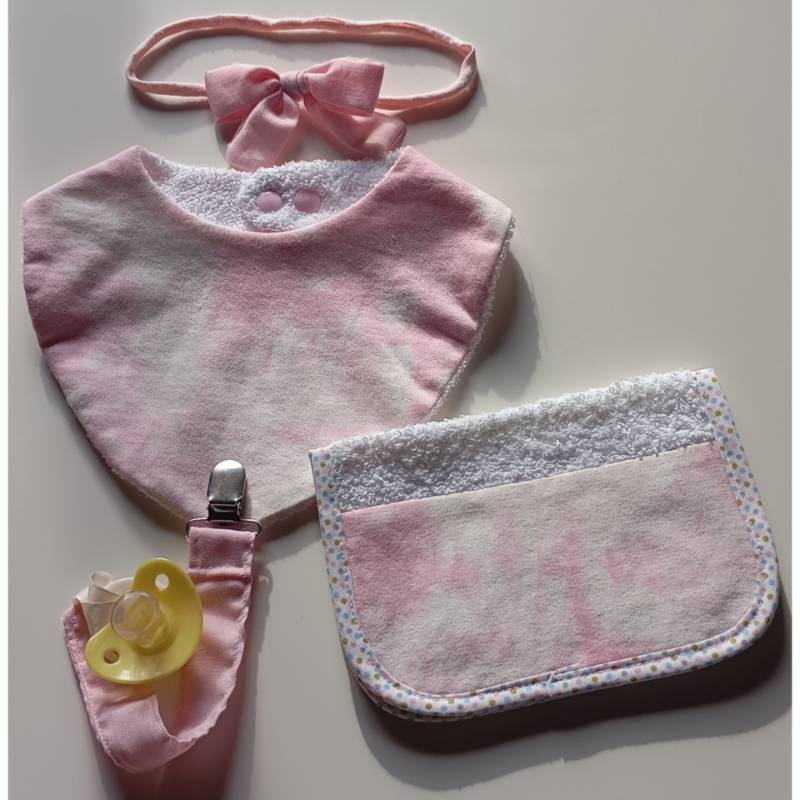 kit  Belu de 3 piezas, babero, portachupete y babita , mas, vinchita