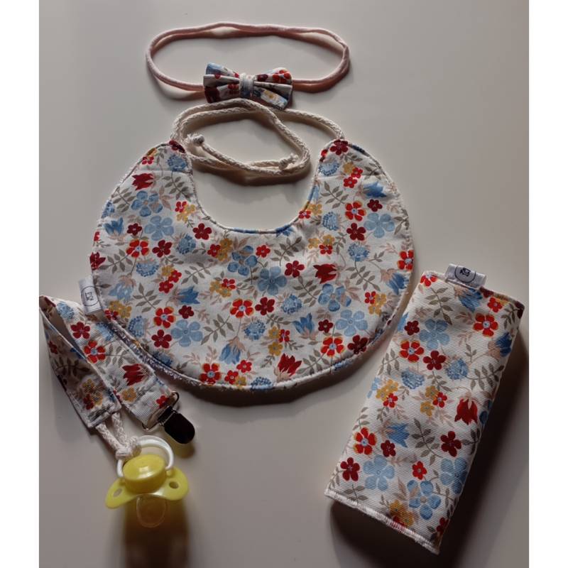 kit  Nury de 3 piezas, babero, portachupete y babita , mas, vinchita