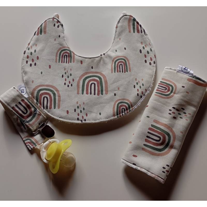 kit  Benja de 3 piezas, babero, portachupete y babita