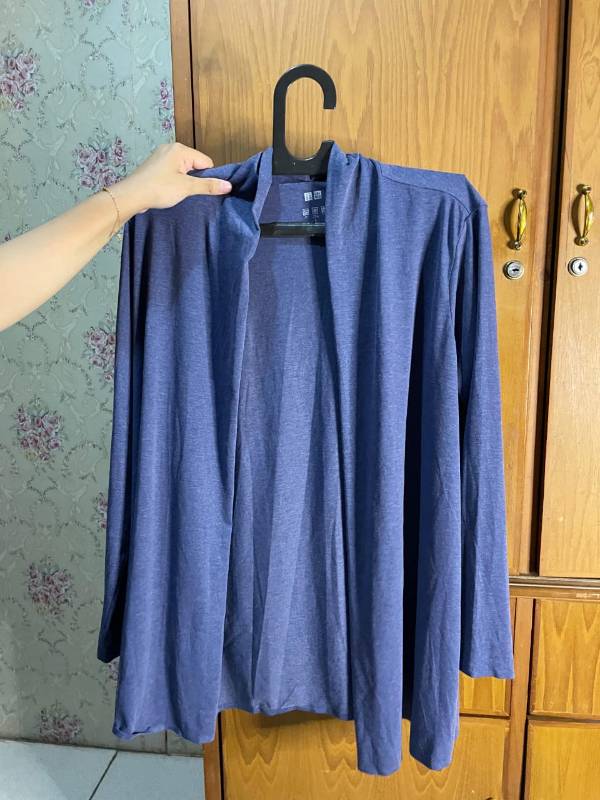 Cardigan Rajut Biru Uniqlo