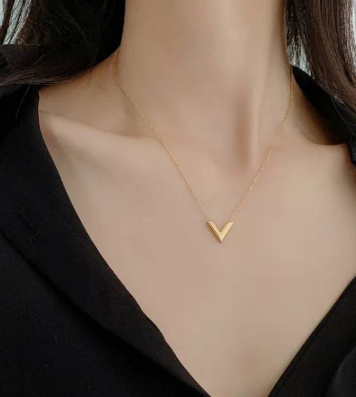 V - shaped pendant