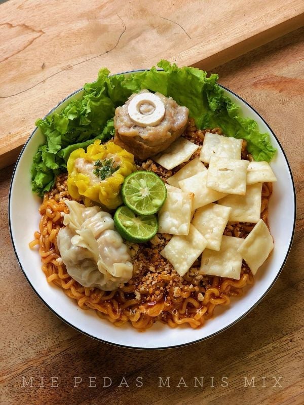 Mie Pedas Manis Mix