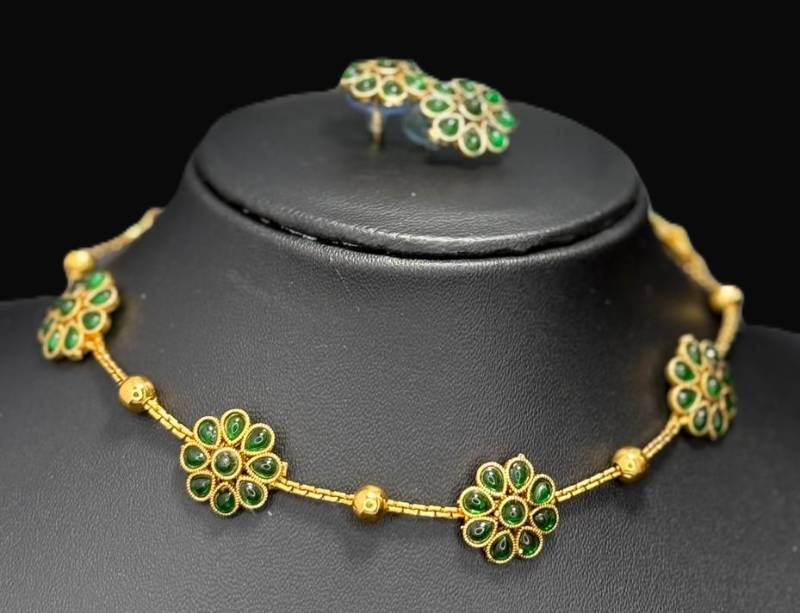 Choker_105
