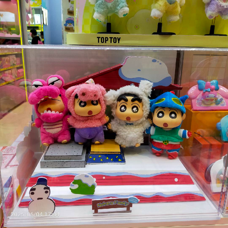 CRAYON SHINCHAN PLAY PARTY Vinyl Plush Blind Box,,each