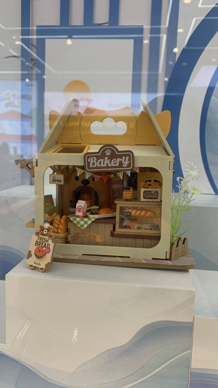 Robotime Display of Bear’s House Bread Box,,each