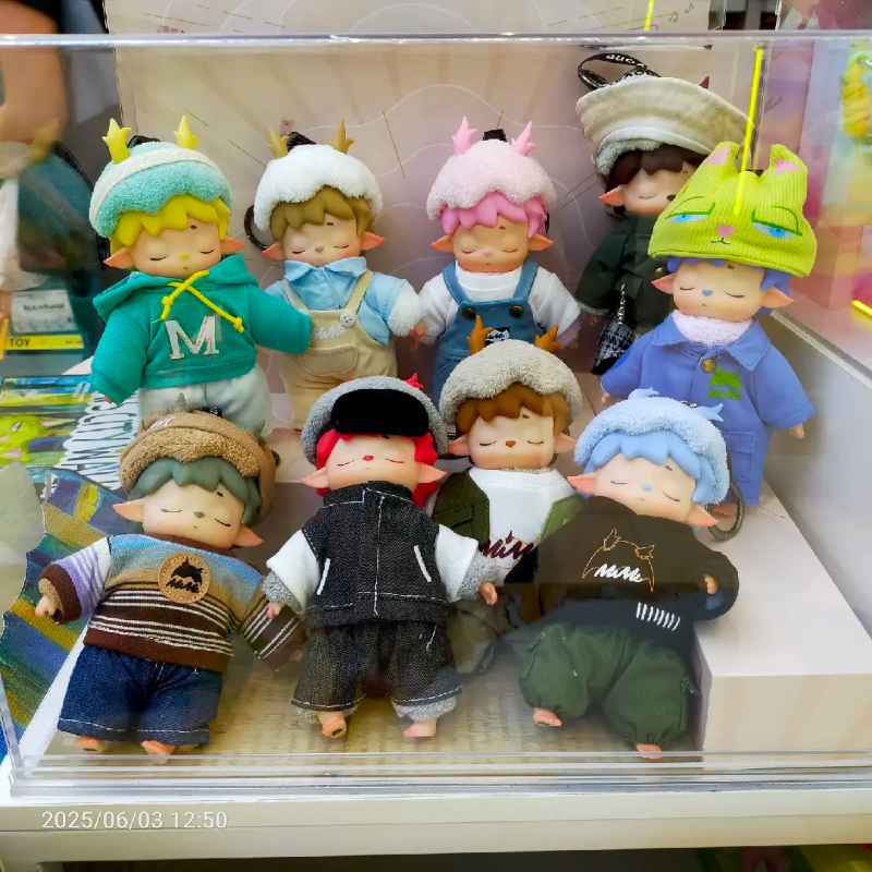 MIMI’s City Walk Vinyl Plush Blind Box