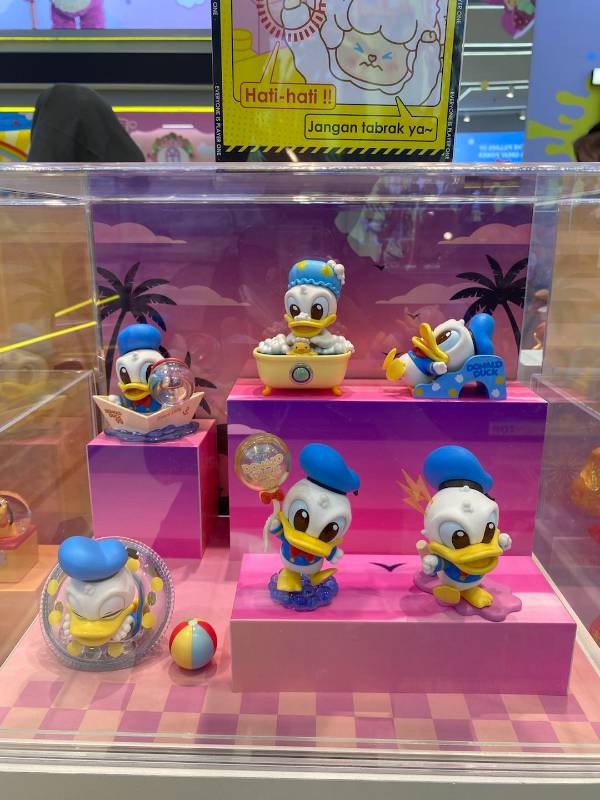 Disney Donald Duck 90th Anniversary Childhood Series Figurine,,each