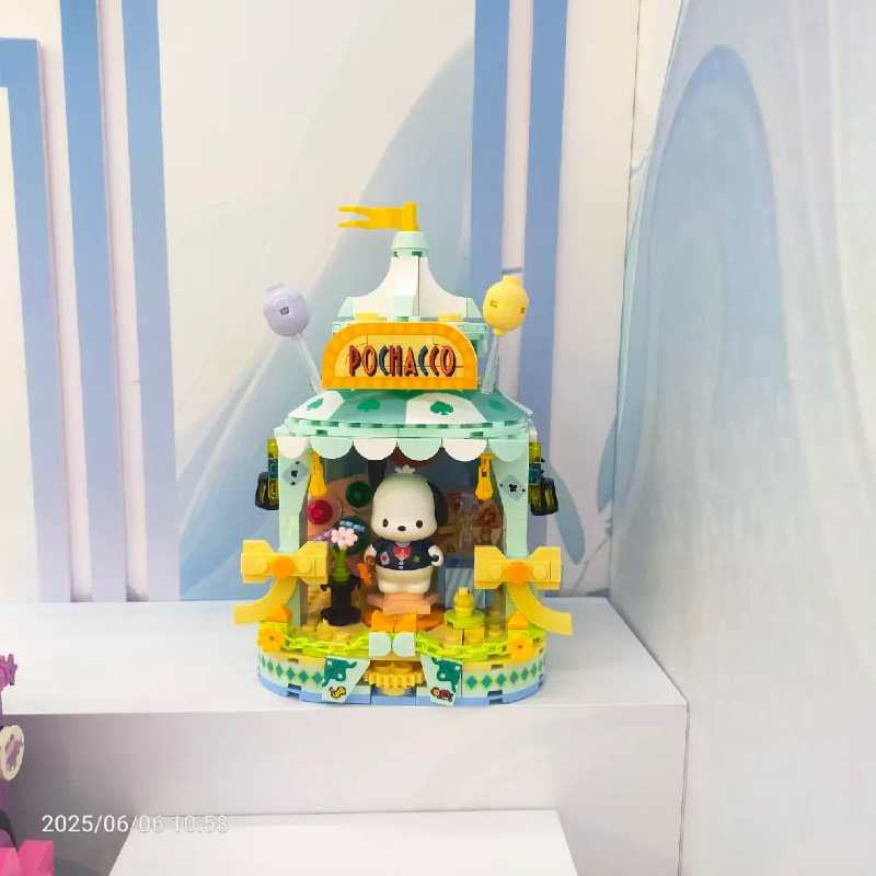 Sanrio Charaters Colorful Amusement Park Series Building Blocks - Happy Game Roo,,each