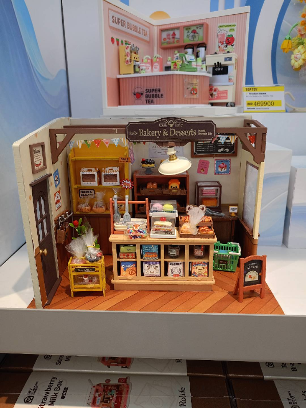 Robotime Becka’s Baking House,,each